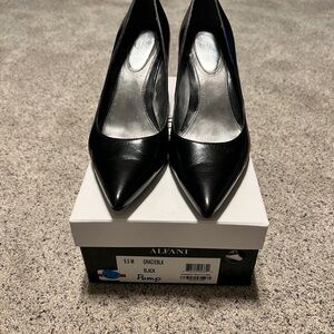 Alfani Gracie Leather Pump, Black